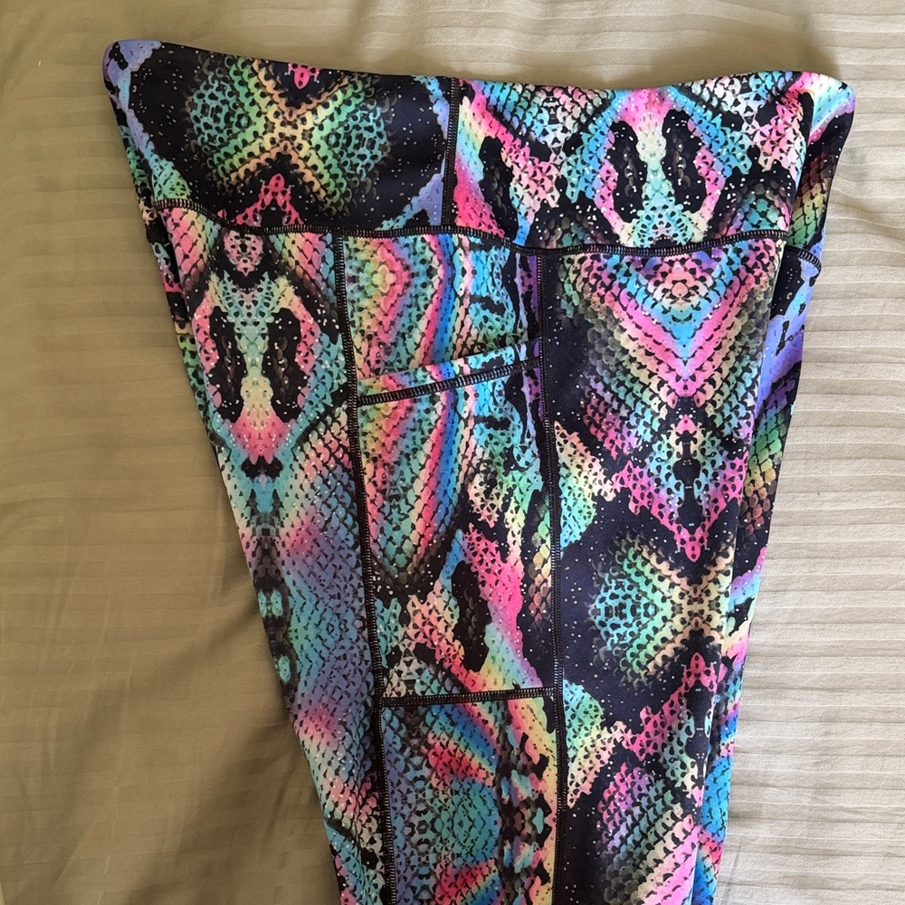 CVG- ‘Hypnotized’- full length leggings - Picture 6 of 6